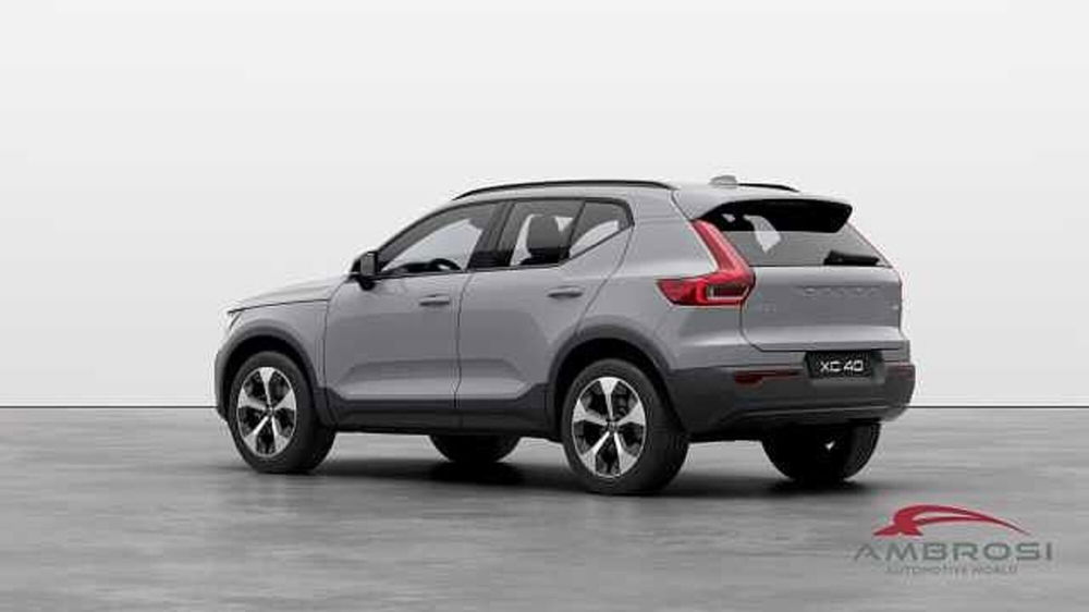 Volvo XC40 nuova a Viterbo (2)