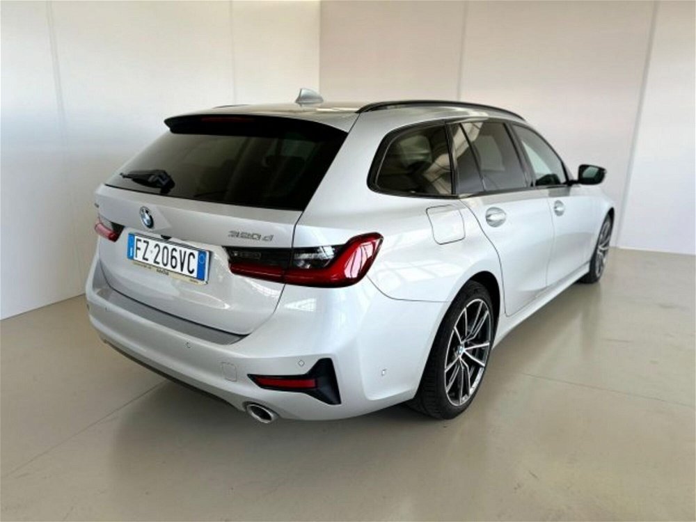 BMW Serie 3 Touring 320d xDrive  Luxury del 2019 usata a Modena (2)