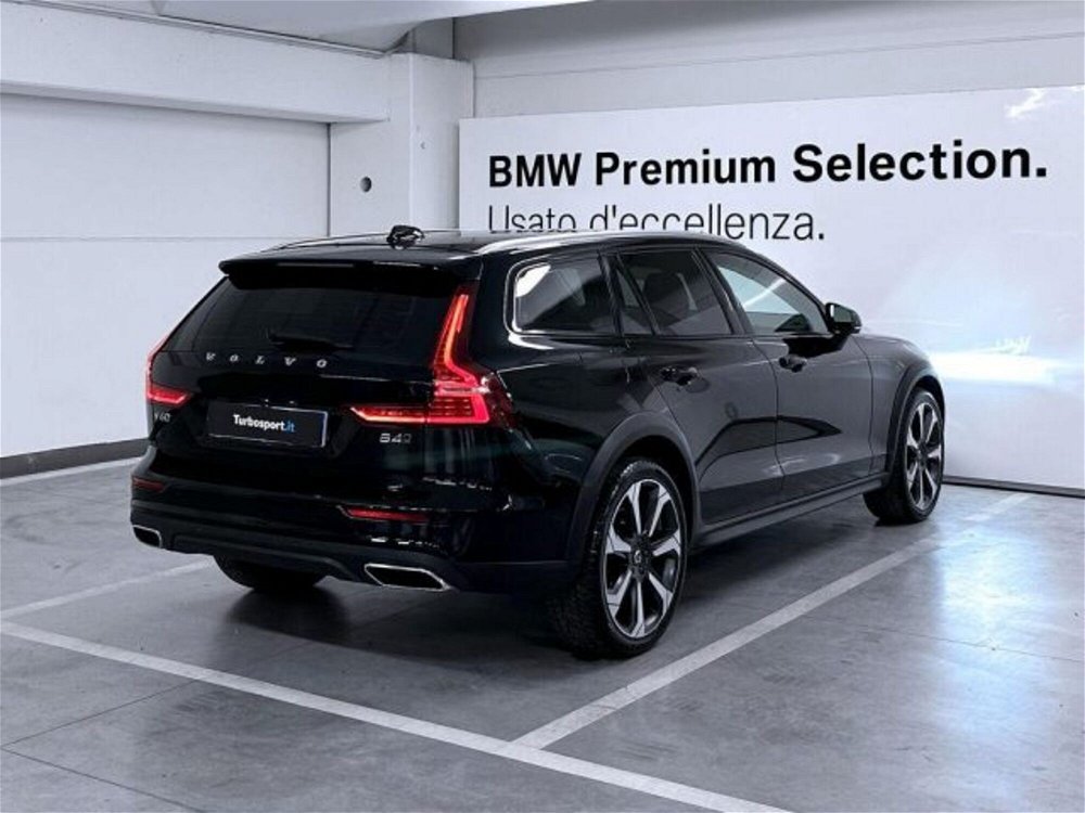 Volvo V60 Cross Country B4 (d) AWD Geartronic Business Pro del 2021 usata a Imola (2)