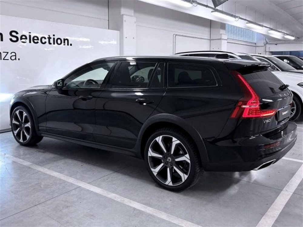 Volvo V60 Cross Country B4 (d) AWD Geartronic Business Pro del 2021 usata a Imola (4)