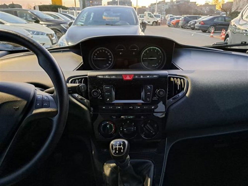 Lancia Ypsilon usata a Livorno (12)