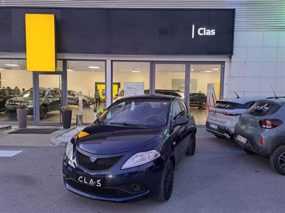 Lancia Ypsilon usata a Livorno (7)