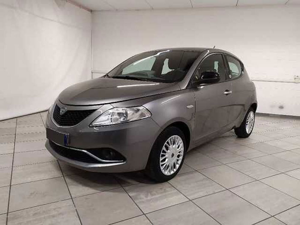 Lancia Ypsilon usata a Cuneo