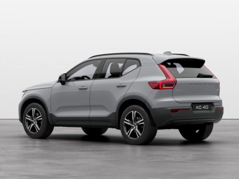 Volvo XC40 B4 automatico Plus Dark  nuova a Modena (4)