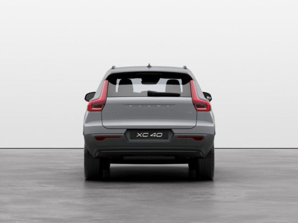 Volvo XC40 B4 automatico Plus Dark  nuova a Modena (5)