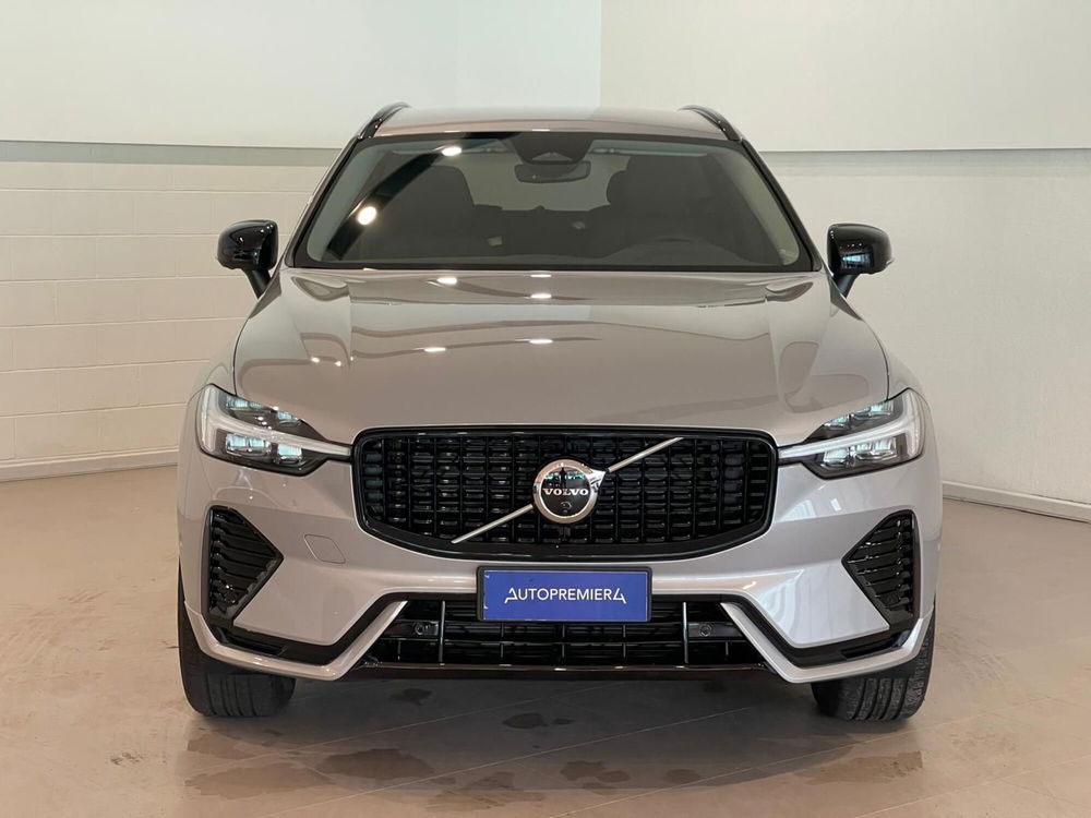 Volvo XC60 B4 (d) AWD automatico Plus Dark nuova a Como (2)