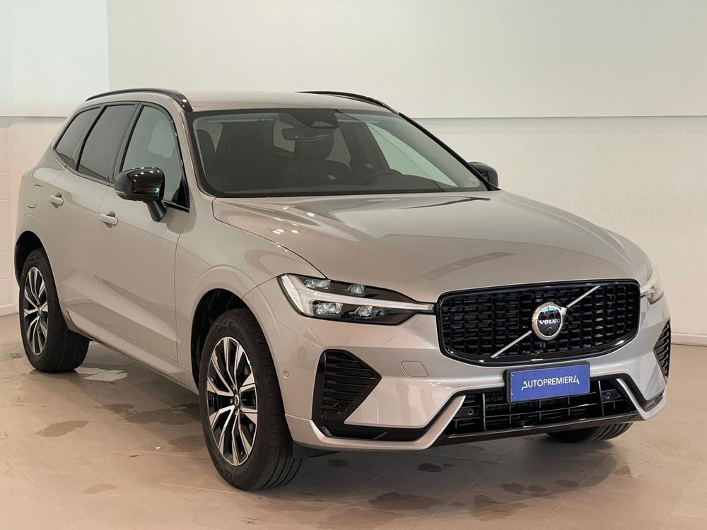 Volvo XC60 B4 (d) AWD automatico Plus Dark nuova a Como (3)