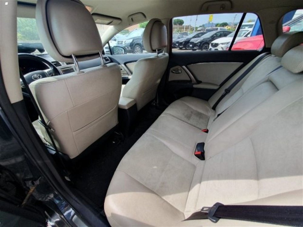 Toyota Avensis Station Wagon 2.0 D-4D Wagon Lounge del 2013 usata a Massarosa (5)