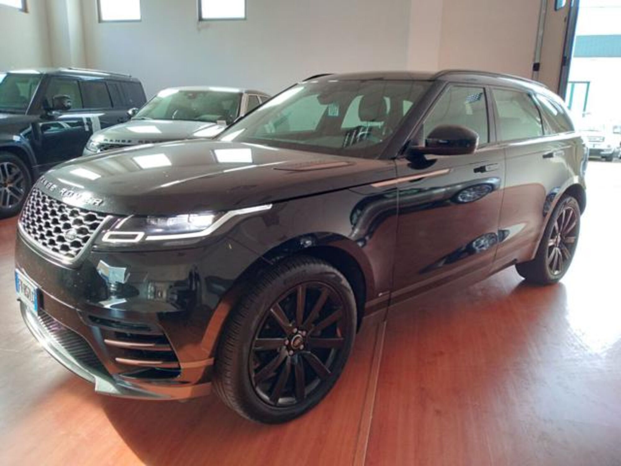 Land Rover Range Rover Velar 2.0D I4 240 CV R-Dynamic S  del 2019 usata a Massarosa