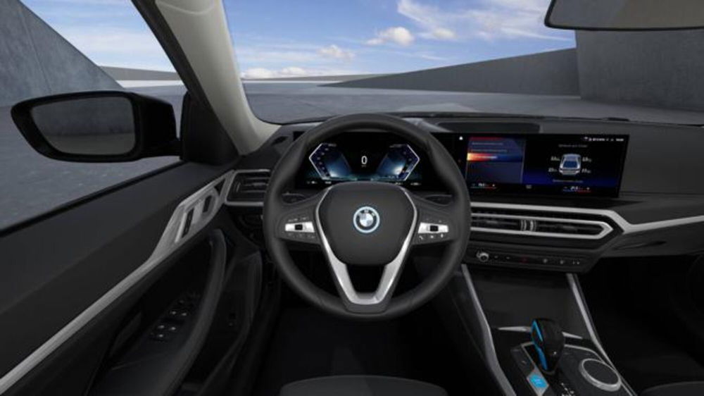 BMW i4 nuova a Modena (14)