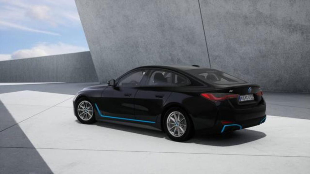 BMW i4 nuova a Modena (2)