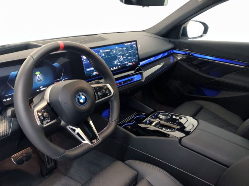 BMW i5 nuova a Modena (7)