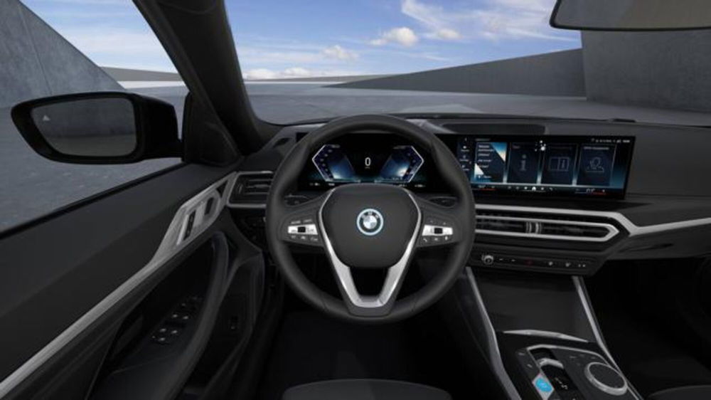 BMW i4 nuova a Modena (14)