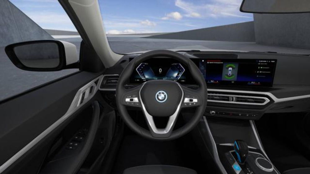 BMW i4 nuova a Modena (14)