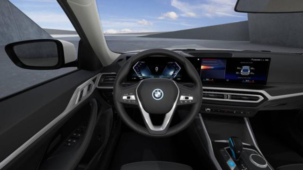 BMW i4 nuova a Modena (14)