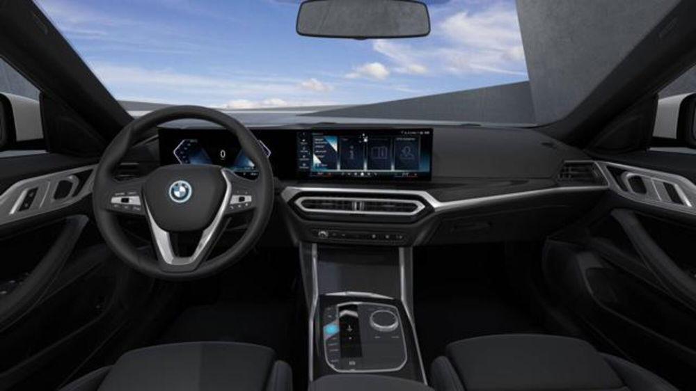 BMW i4 nuova a Modena (11)