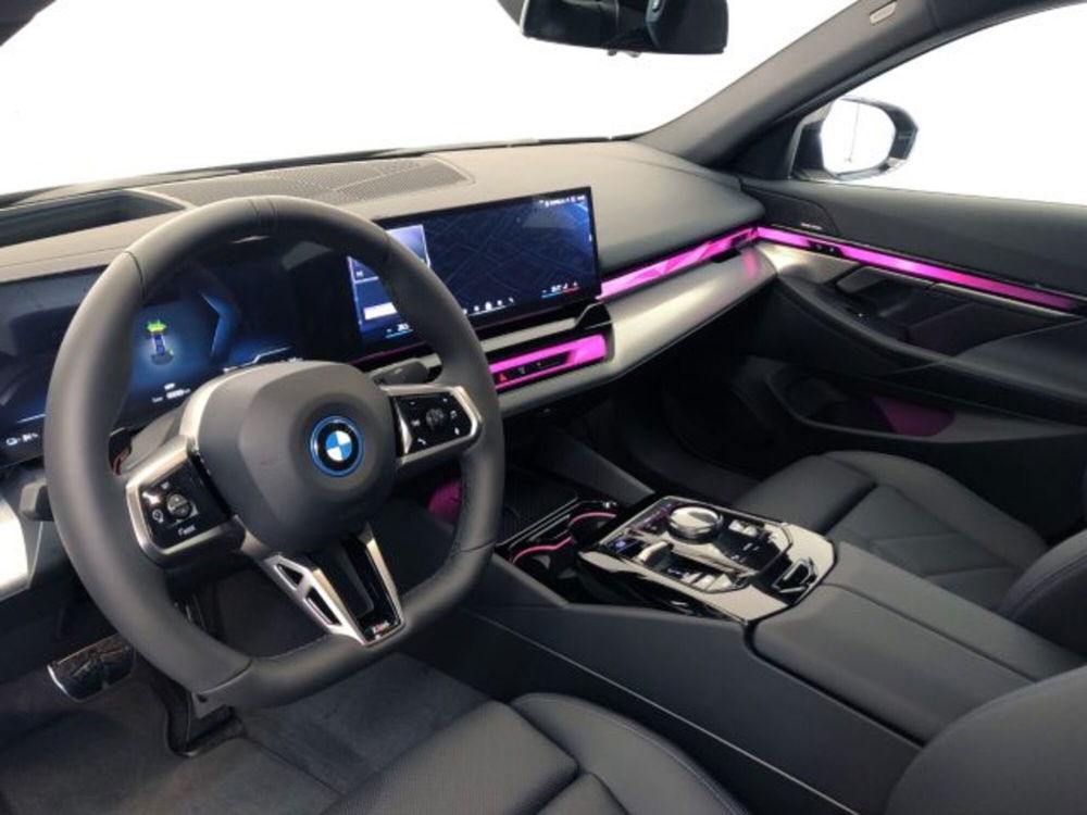 BMW i5 nuova a Modena (7)