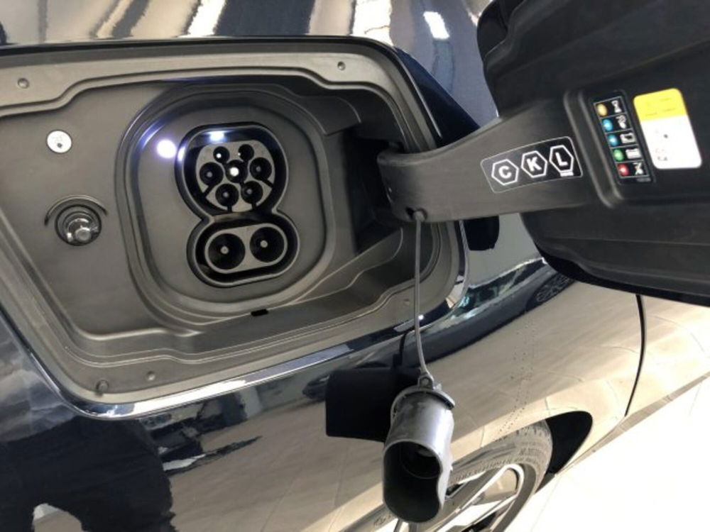 BMW i5 nuova a Modena (14)