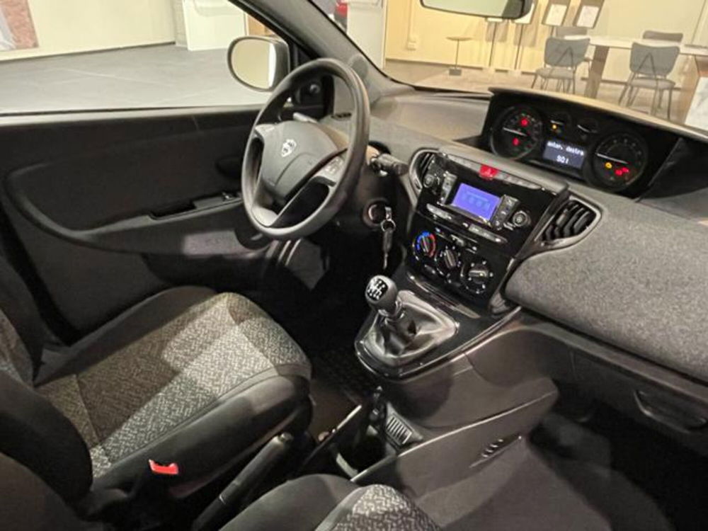 Lancia Ypsilon nuova a Aosta (15)