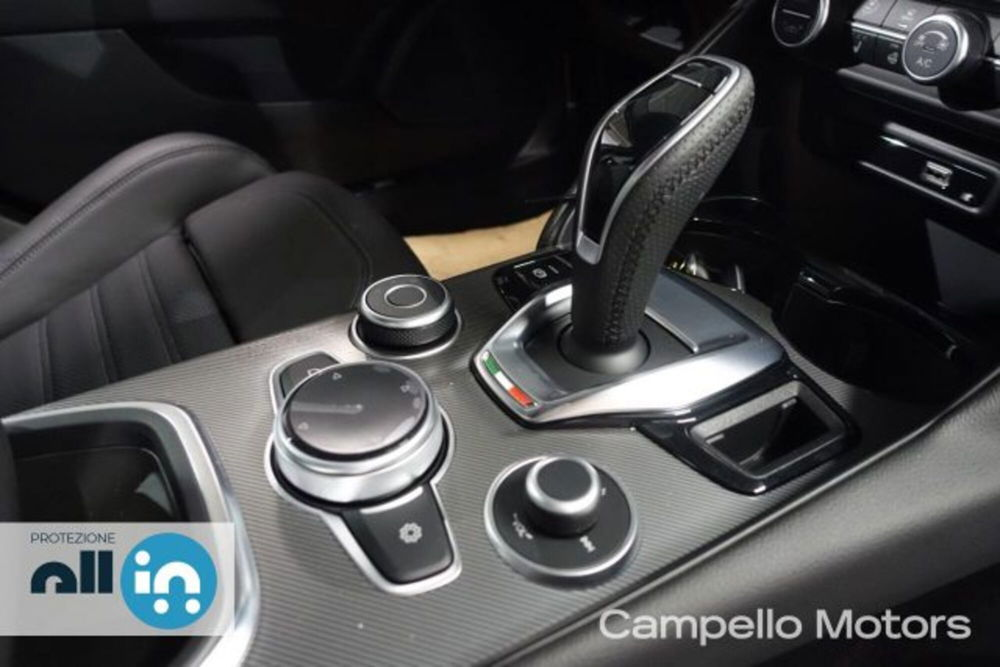 Alfa Romeo Giulia 2.2 Turbodiesel 210 CV AT8 AWD Q4 Veloce  nuova a Venezia (5)