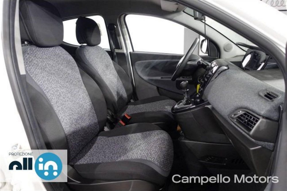 Lancia Ypsilon 1.0 FireFly 5 porte S&S Hybrid Silver Plus nuova a Venezia (5)