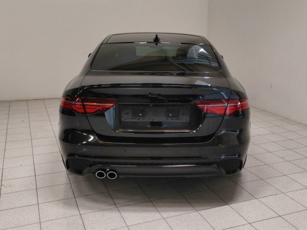 Jaguar XE nuova a Novara (7)