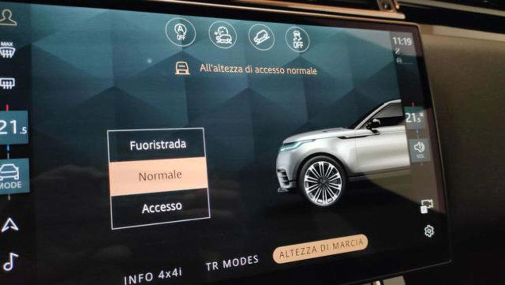 Land Rover Range Rover Velar usata a Novara (12)