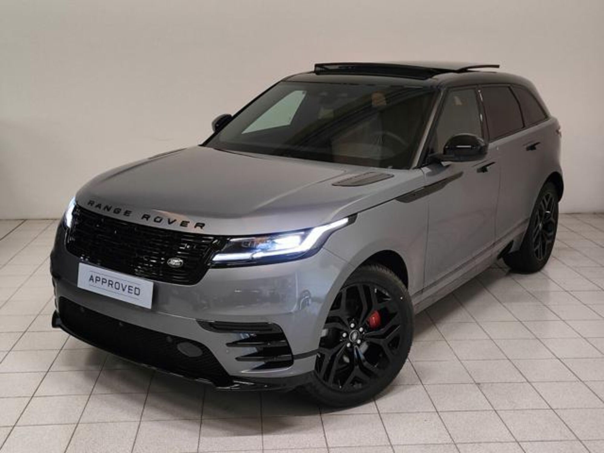 Land Rover Range Rover Velar 2.0D I4 204 CV SE  del 2023 usata a Novara