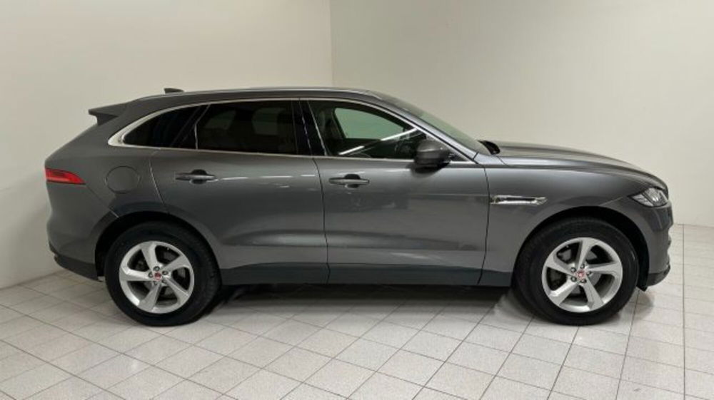 Jaguar F-Pace usata a Novara (6)