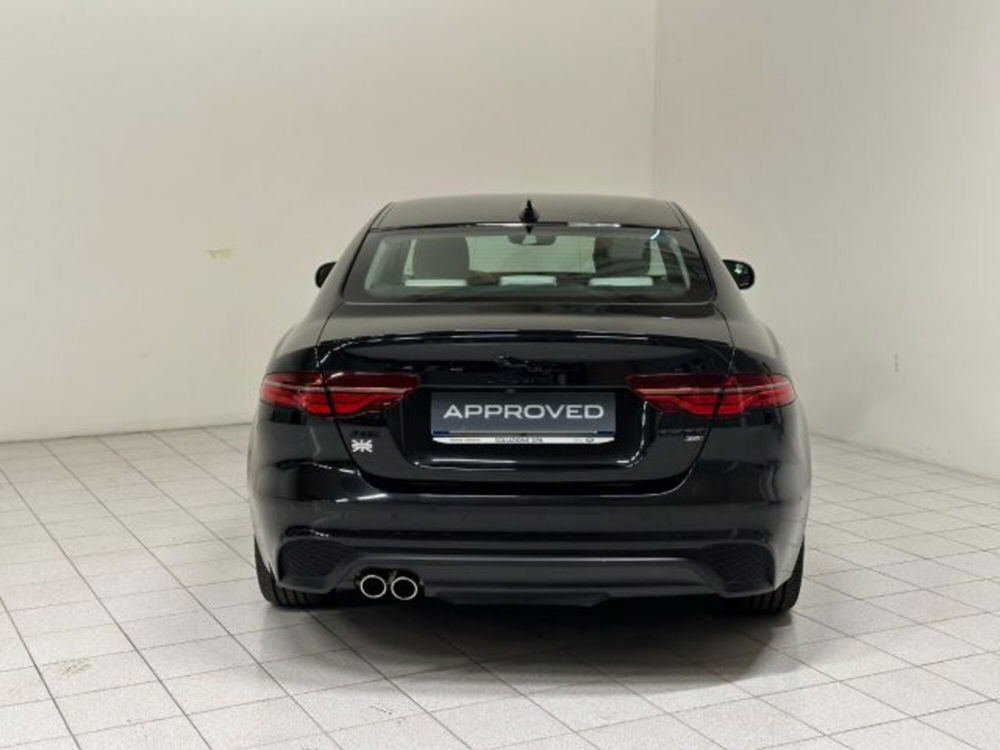 Jaguar XE usata a Novara (7)