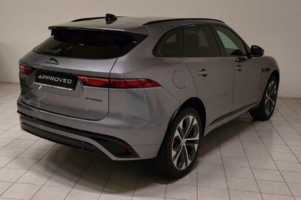 Jaguar F-Pace 2.0 PHEV 404 CV AWD aut. R-Dynamic SE Greystone del 2023 usata a Novara (2)