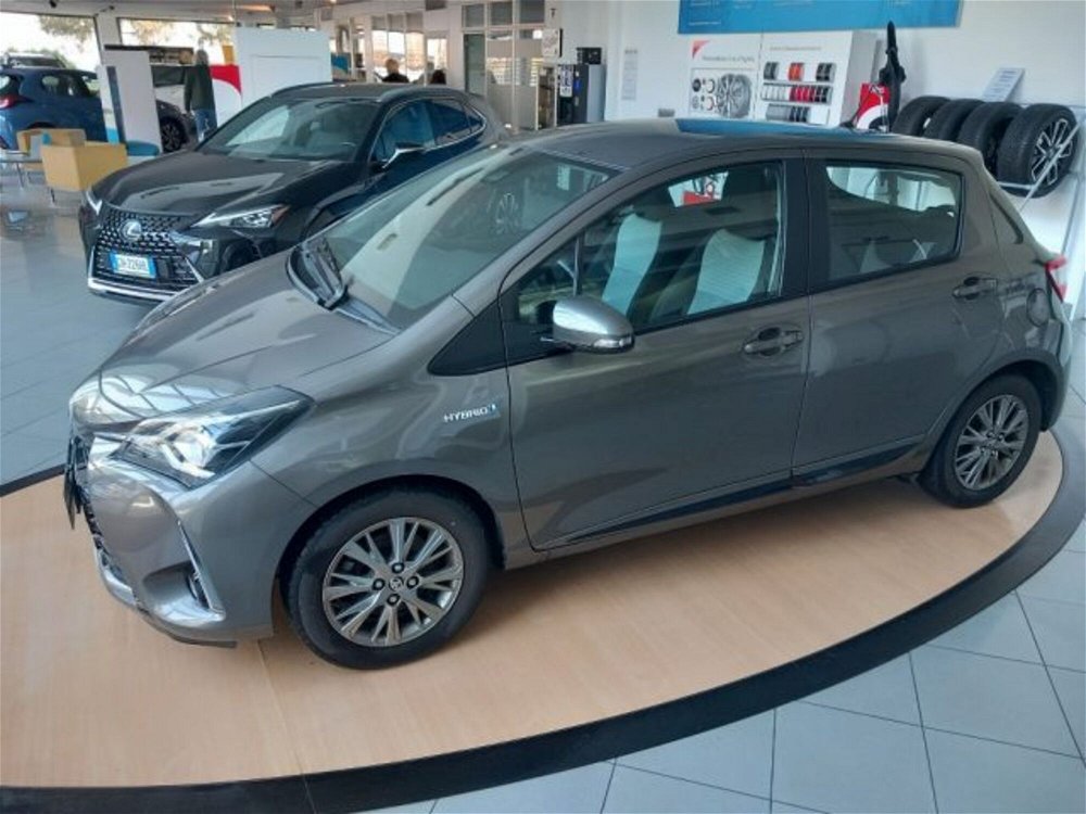 Toyota Yaris 1.5 Hybrid 5 porte Active  del 2017 usata a Novi Ligure (2)