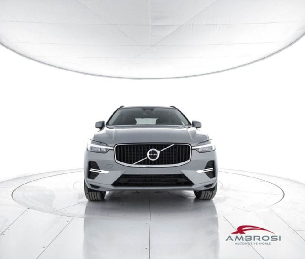 Volvo XC60 B4 (d) AWD automatico Core nuova a Corciano (5)