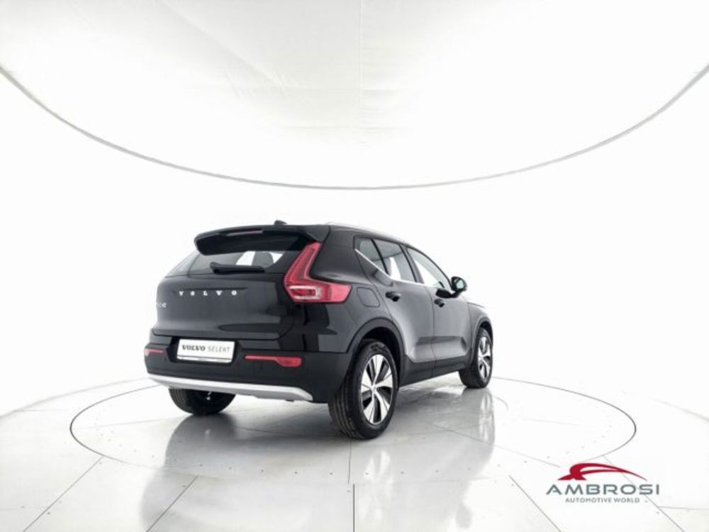 Volvo XC40 B3 automatico Ultimate Dark  nuova a Corciano (3)