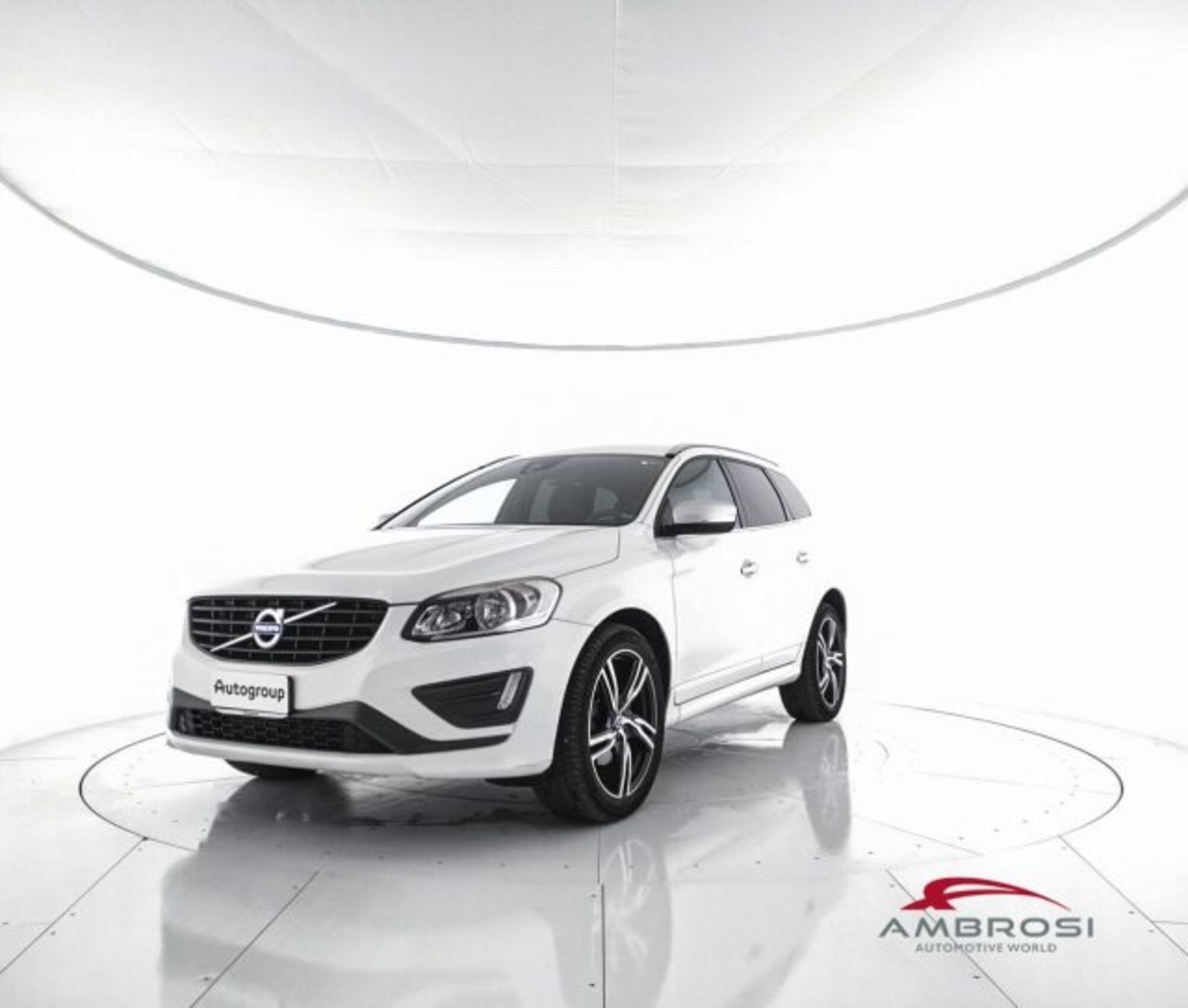 Volvo XC60 D3 Geartronic R-design  del 2017 usata a Corciano