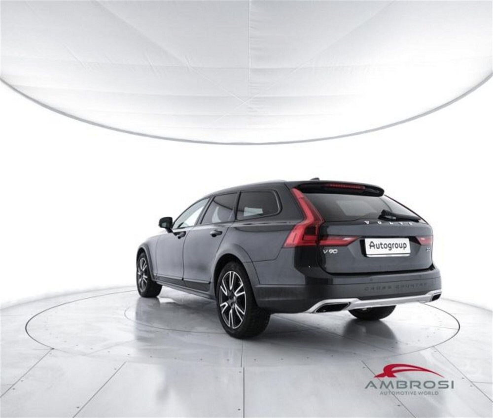 Volvo V90 Cross Country D5 AWD Geartronic Pro  del 2018 usata a Corciano (4)