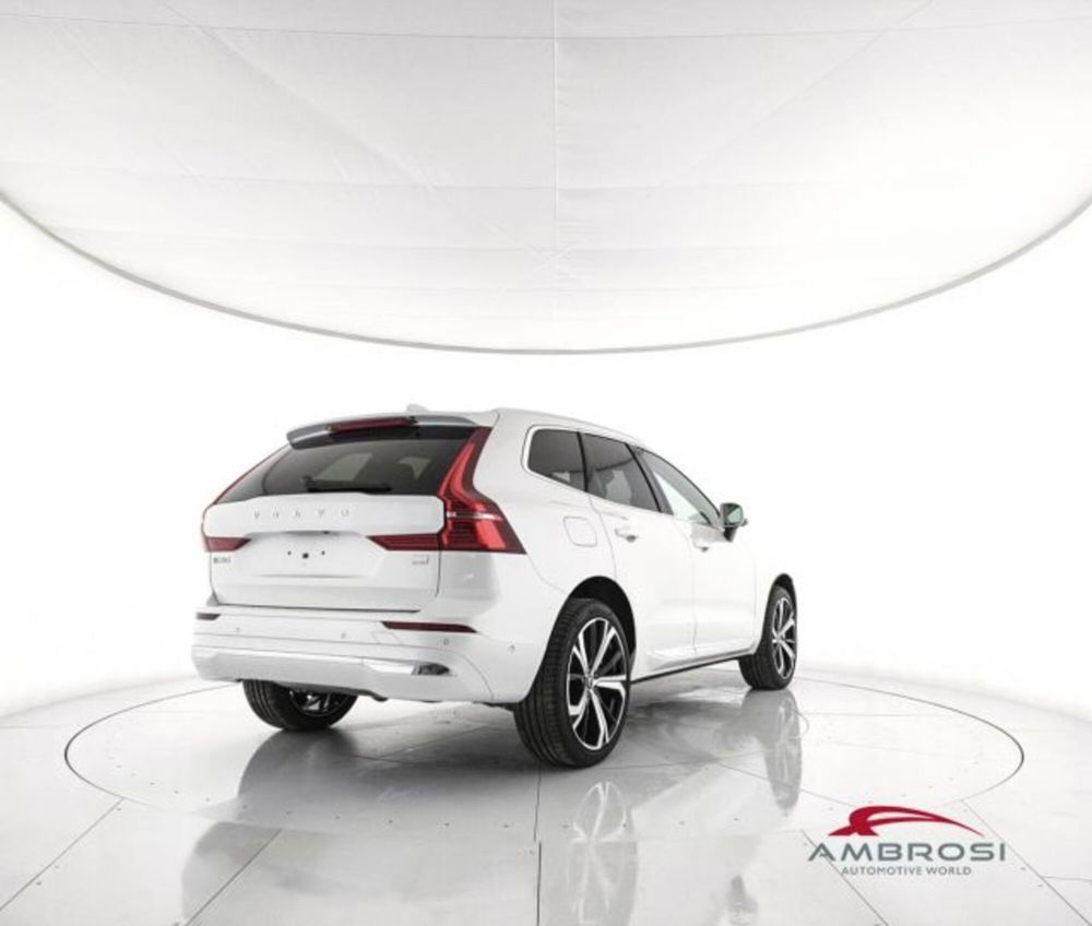 Volvo XC60 T6 Recharge AWD Plug-in Hybrid automatico Plus Bright nuova a Corciano (3)