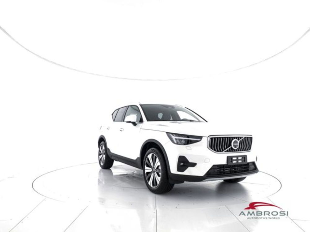 Volvo XC40 B3 automatico Ultimate Dark  nuova a Corciano (2)