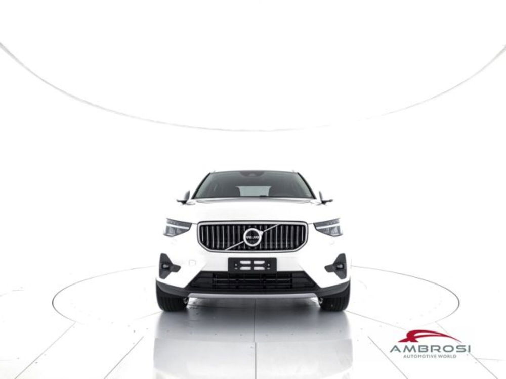 Volvo XC40 B3 automatico Ultimate Dark  nuova a Corciano (5)