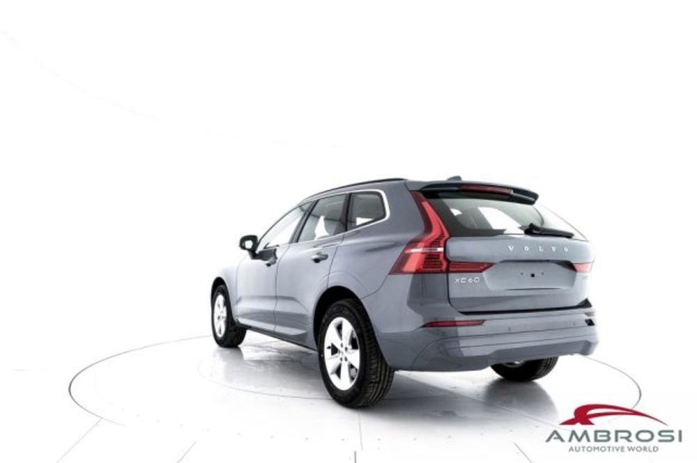 Volvo XC60 B4 automatico Core  nuova a Corciano (4)