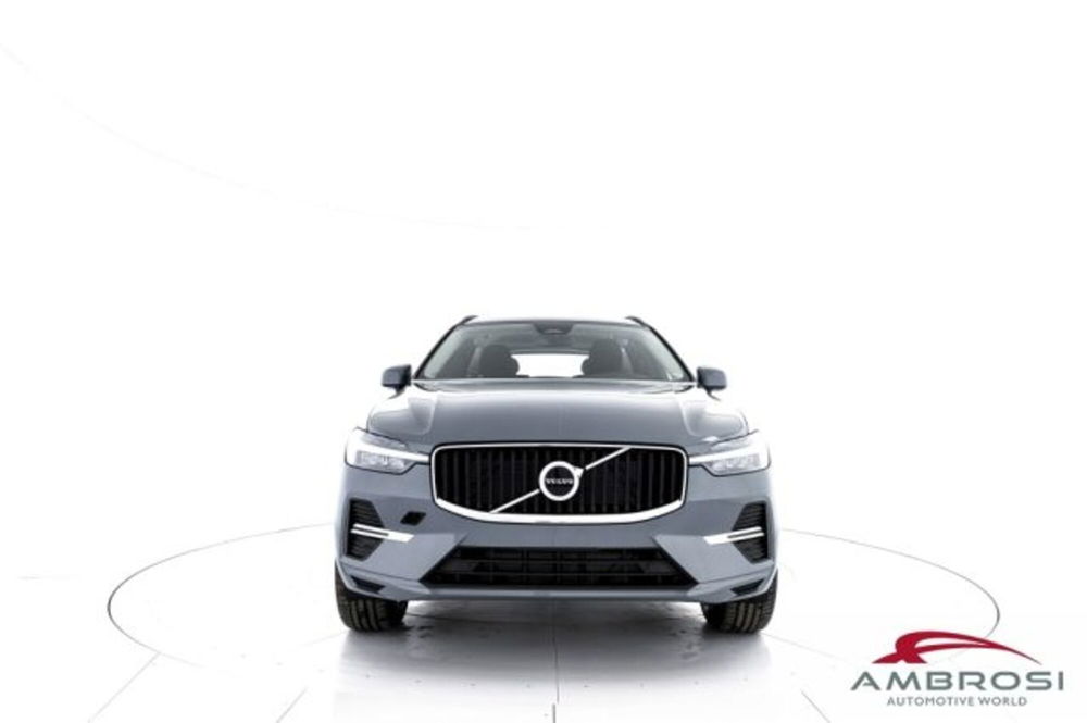 Volvo XC60 B4 automatico Core  nuova a Corciano (5)