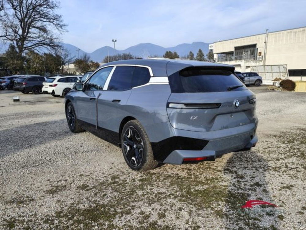 BMW iX iX xdrive40 pacchetto sportivo nuova a Corciano (4)