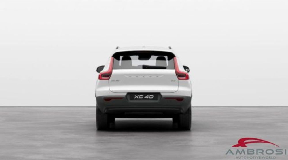 Volvo XC40 B3 automatico Ultimate Dark  nuova a Corciano (5)