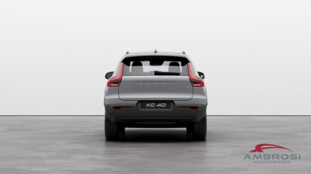 Volvo XC40 B3 automatico Plus Dark  nuova a Corciano (5)