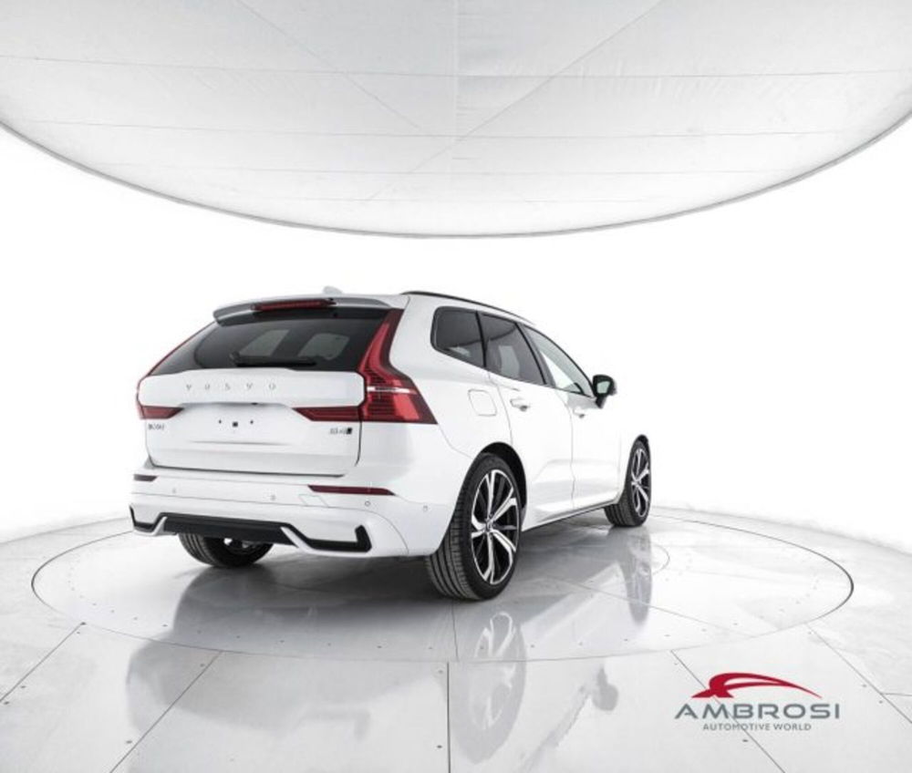 Volvo XC60 B4 (d) AWD automatico Ultimate Dark nuova a Corciano (3)