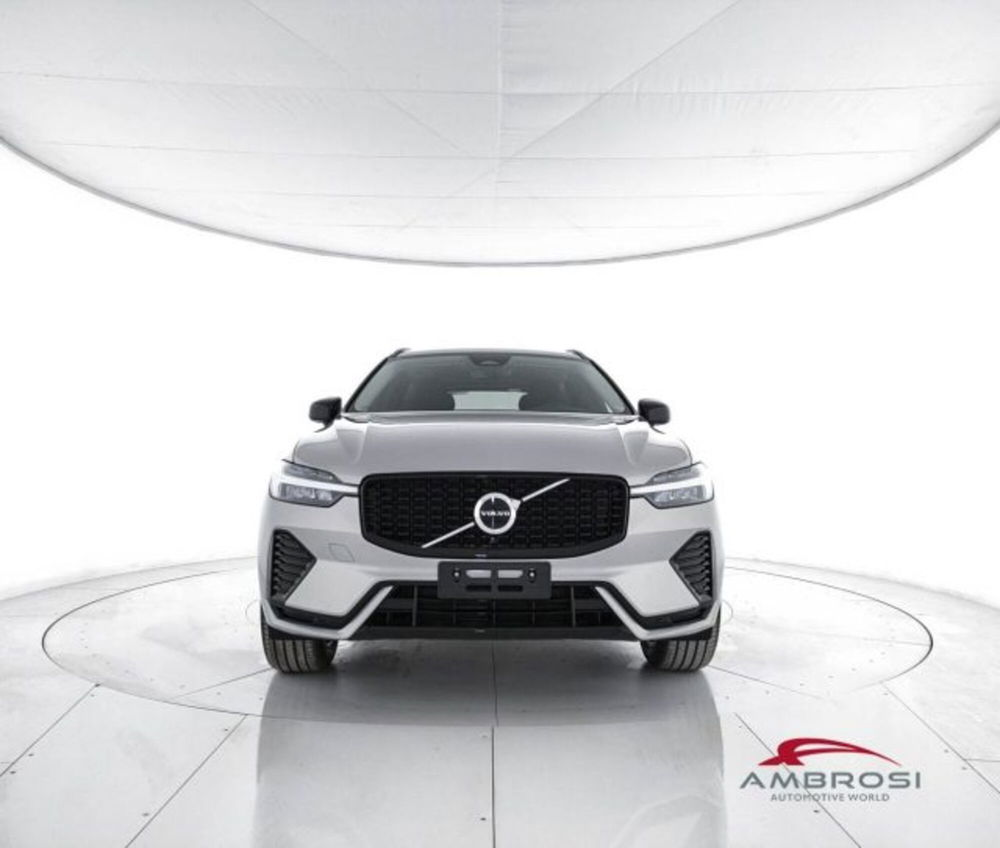 Volvo XC60 B4 (d) AWD automatico Core nuova a Corciano (5)