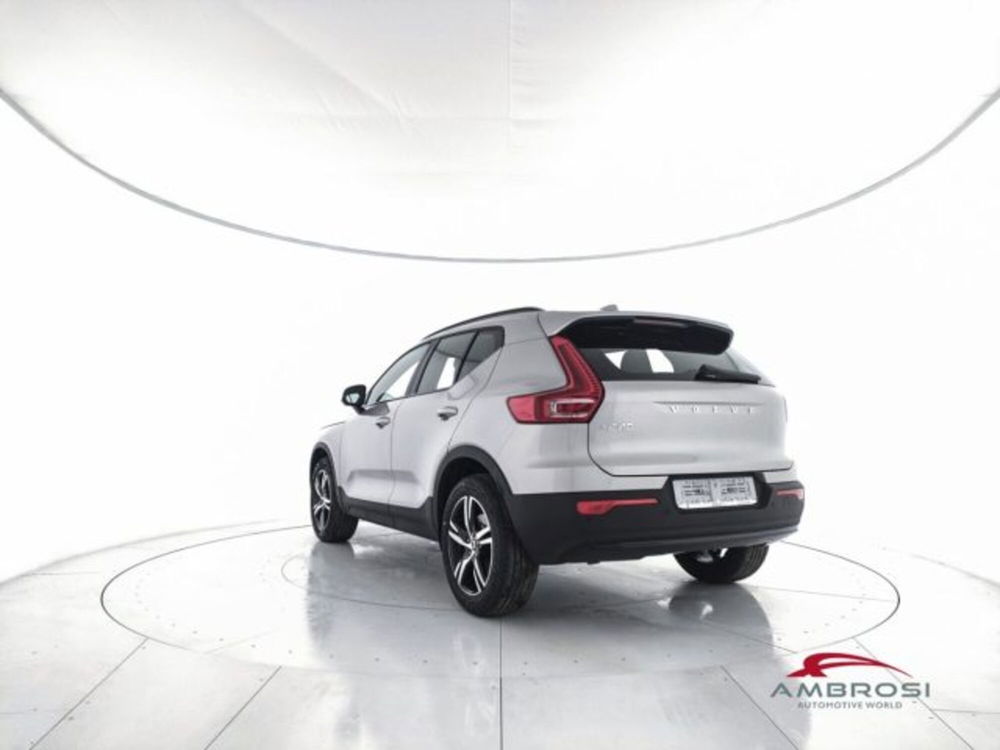 Volvo XC40 B3 automatico Ultimate Dark  nuova a Corciano (4)