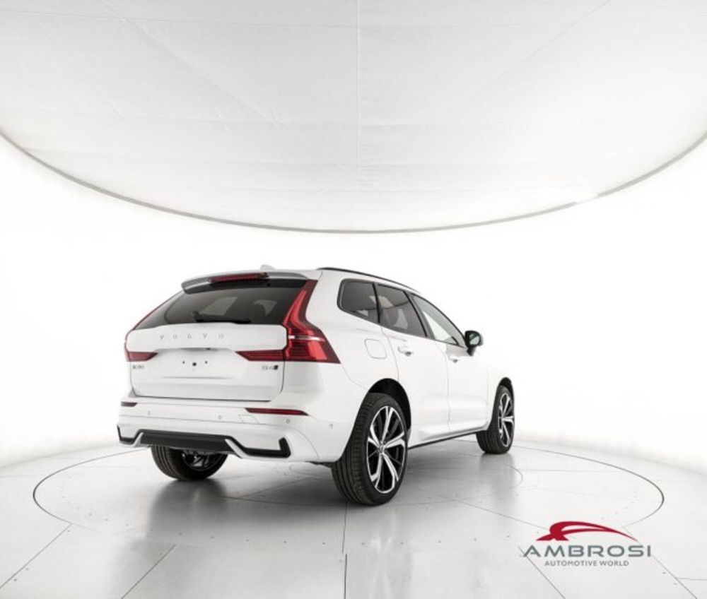 Volvo XC60 B4 (d) AWD automatico Ultimate Dark nuova a Corciano (3)