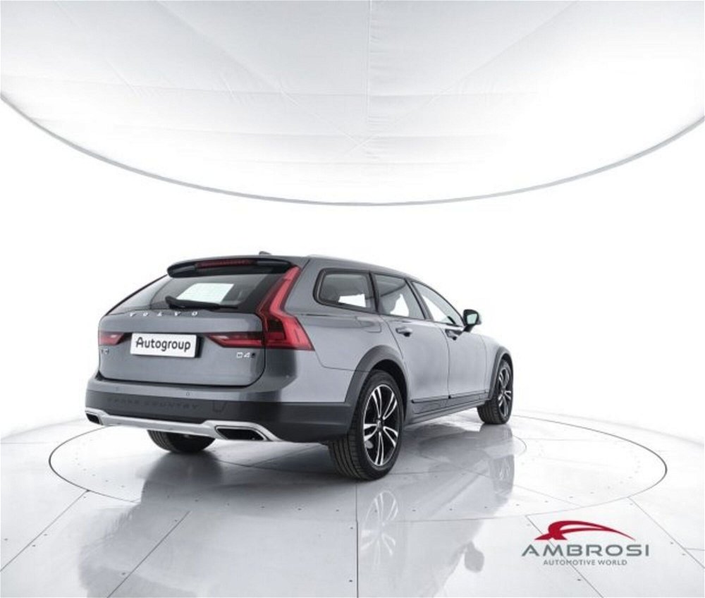 Volvo V90 Cross Country D4 AWD Geartronic Pro  del 2017 usata a Corciano (3)