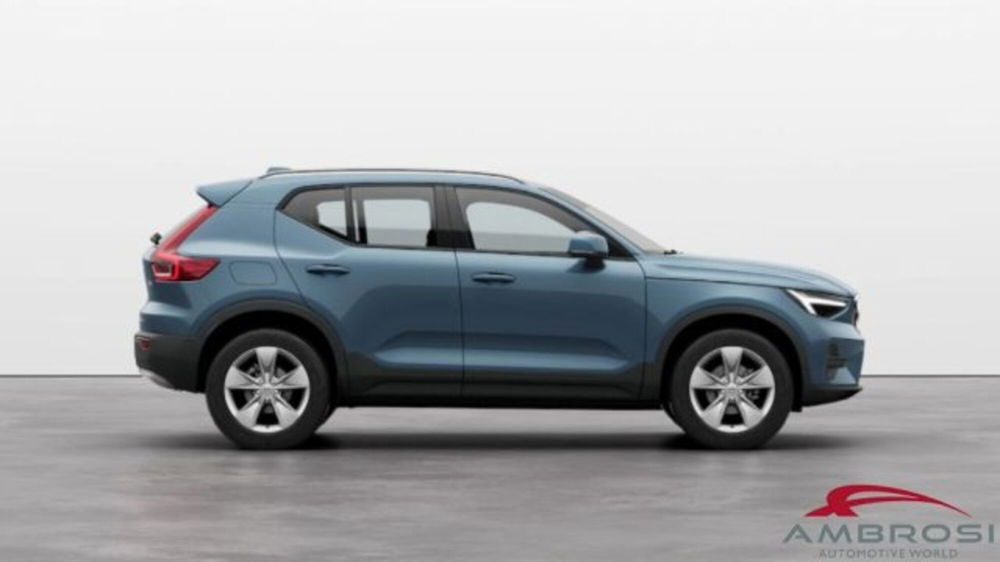 Volvo XC40 B3 automatico Core  nuova a Corciano (2)